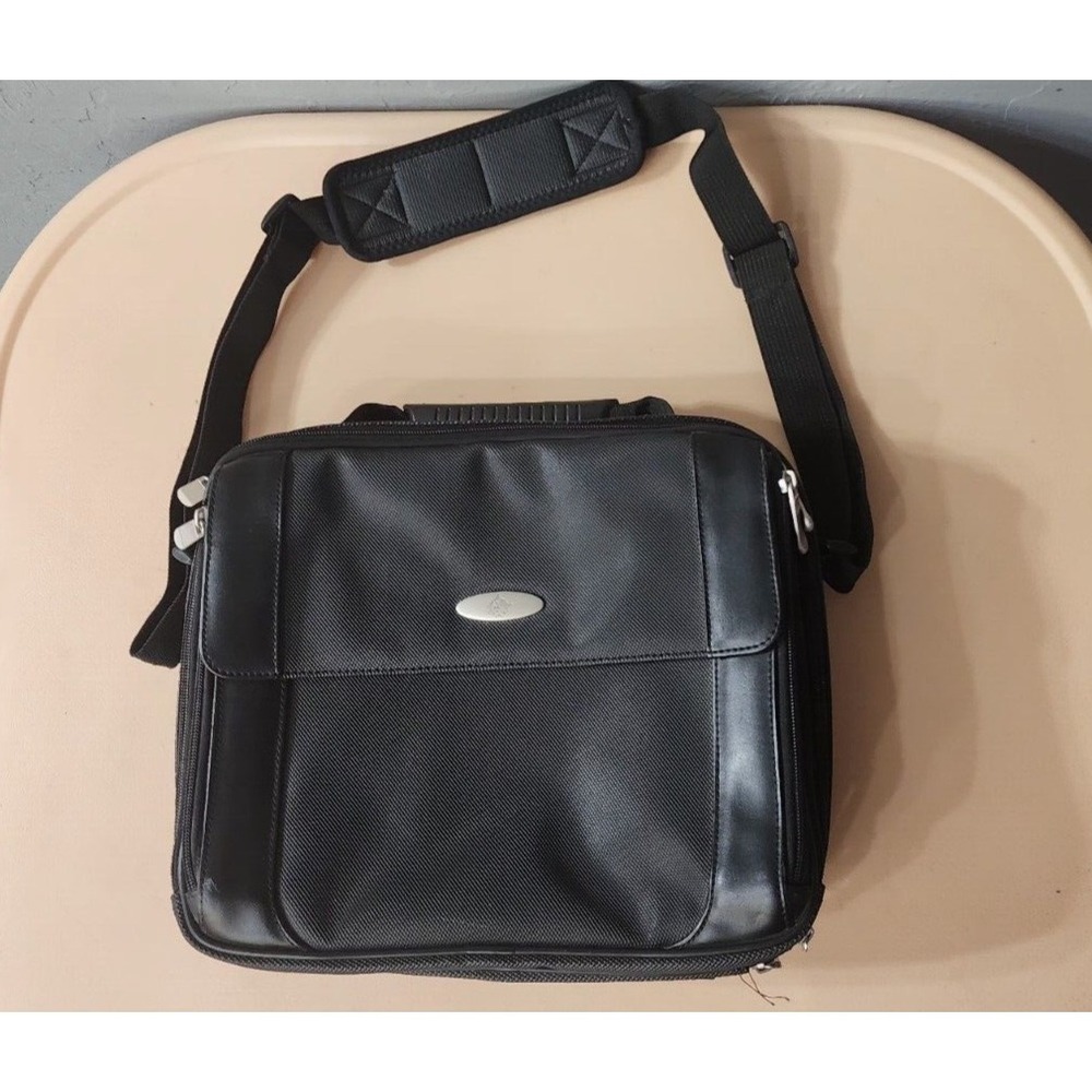 Init Portable DVD Player Black Bag with CD Pockets&‎ Storage 11'' in